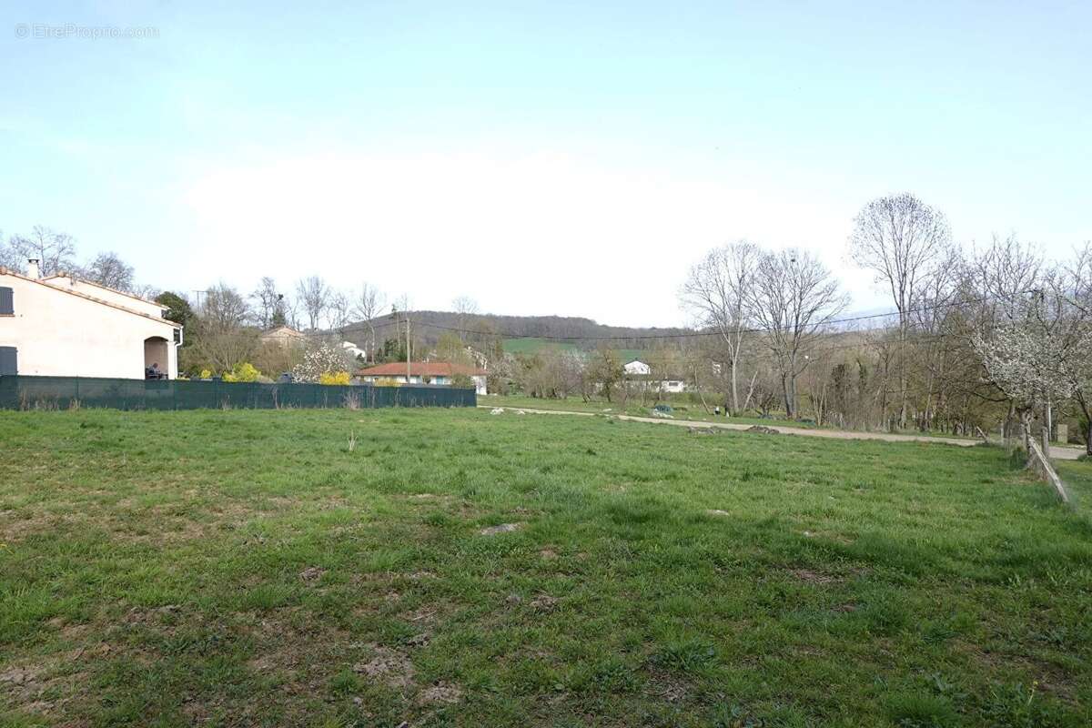 Terrain constructible sur la commune de Montjoie En Couserans - photo 4