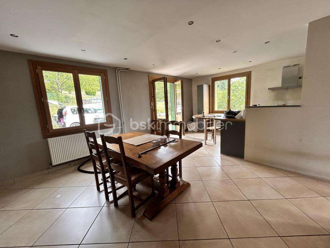 Maison familiale 6 pièces avec 4 chambres, terrasse, garages - photo 2