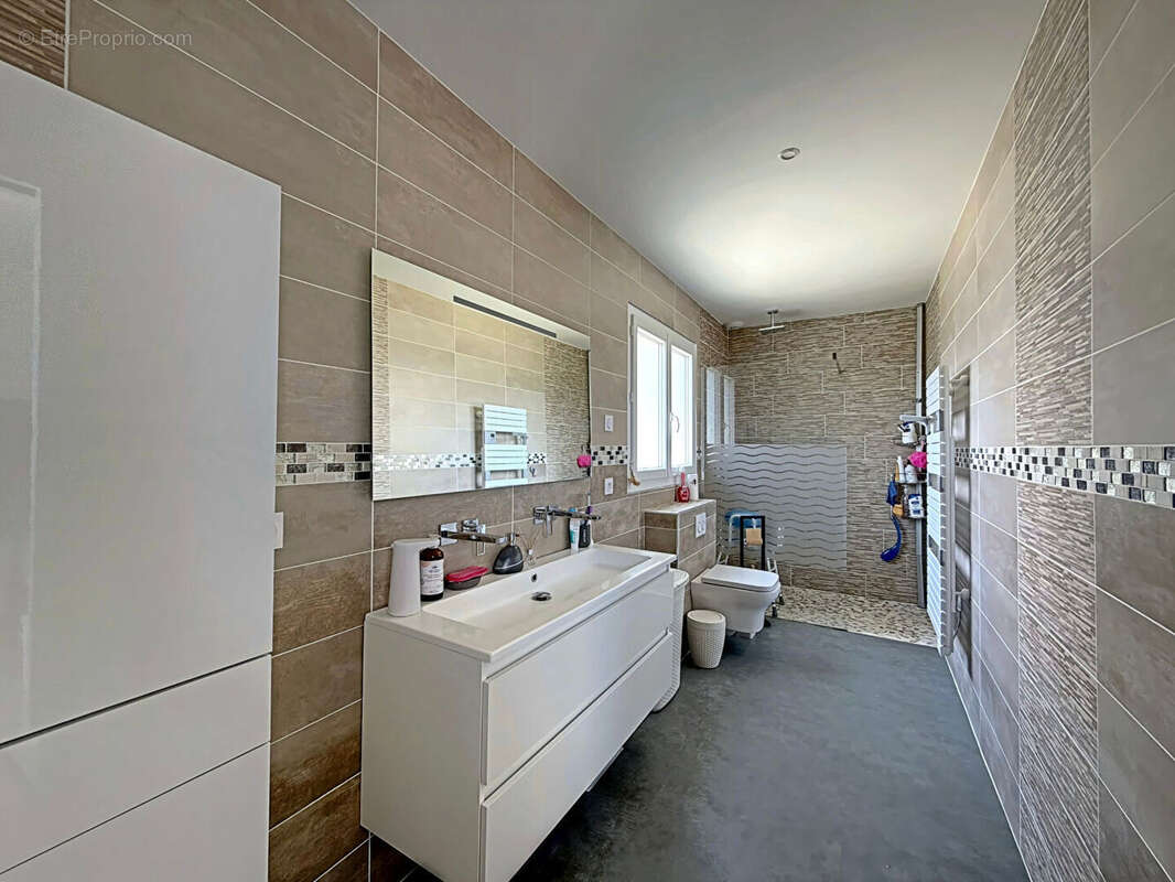 Maison à ROQUEBRUNE-SUR-ARGENS