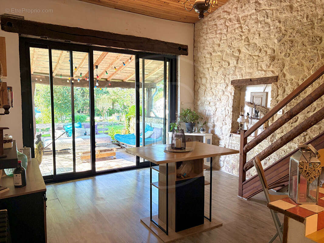 Grande maison familiale rénovée avec charme et modernité - photo 7