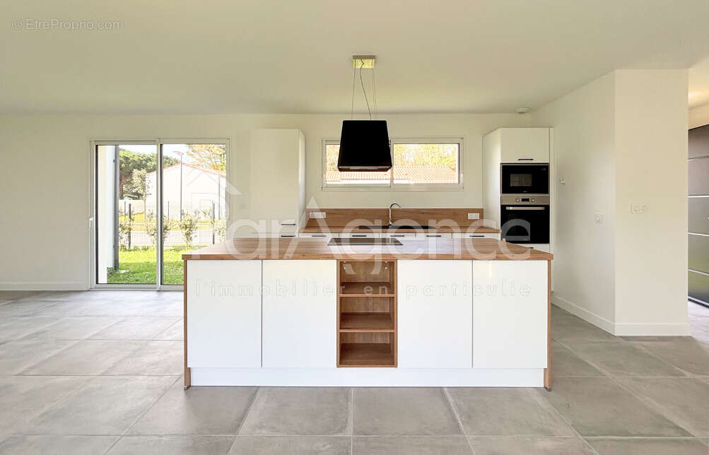 Maison à LES MATHES