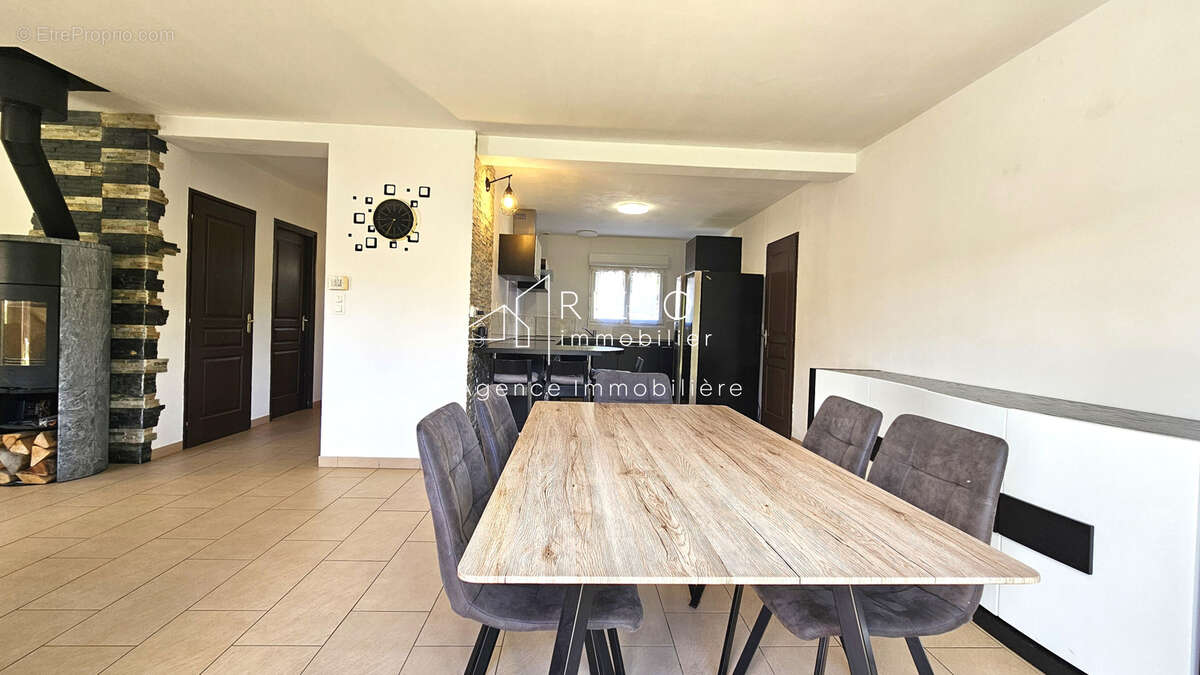 Maison à SAINT-GENIS-POUILLY