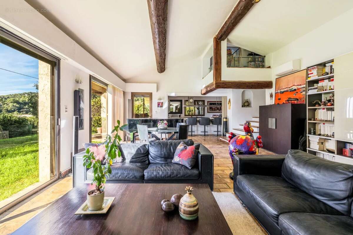 Maison à TOURRETTES-SUR-LOUP