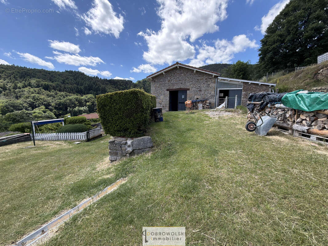 Corps de ferme à vendre, annexes et piscine - photo 13