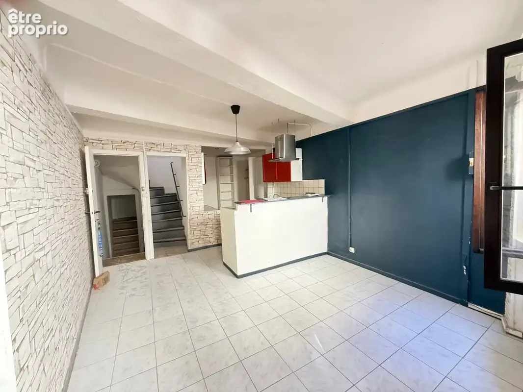 Carnoules – 47 m² habitables et pièce indépendante en maison de village – 108 000 € - photo 4