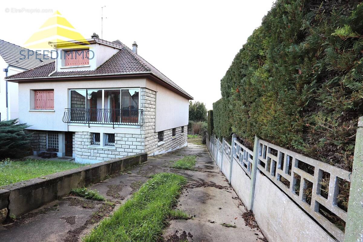 Maison à MANDRES-LES-ROSES