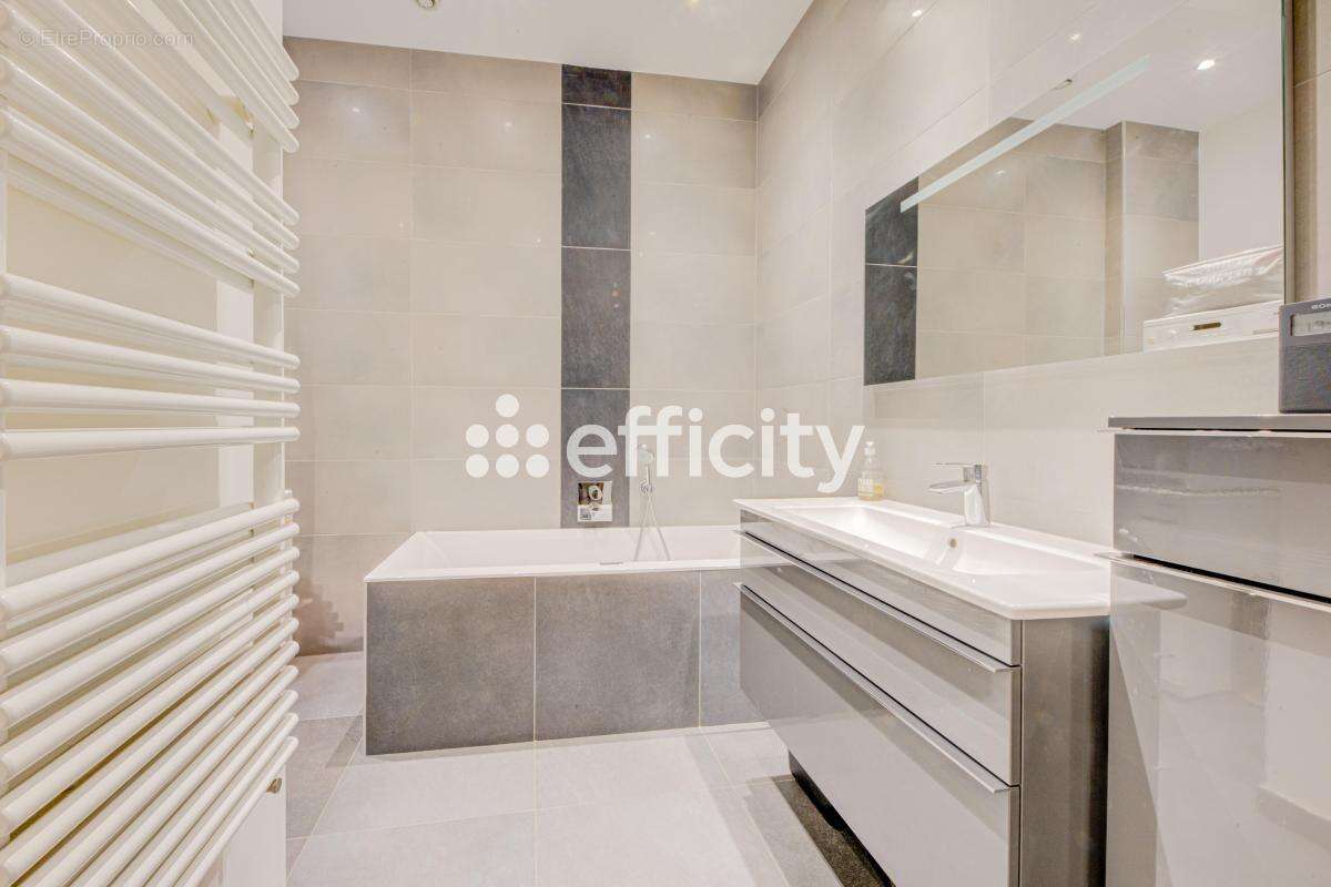 Appartement à PARIS-7E