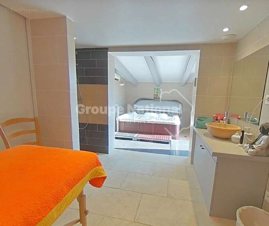À vendre Châteaurenard Maison 4 chambres possible, jardin 600 m², spa, garage, quartier résidentiel - photo 16