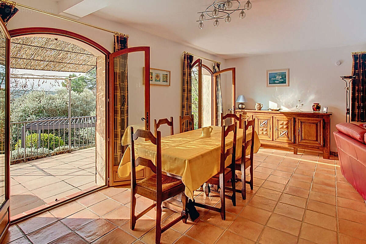 Maison à LORGUES