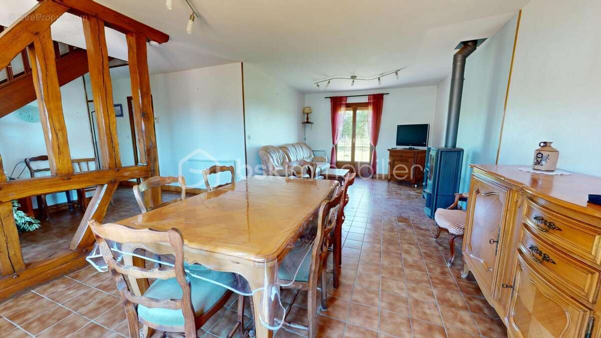 Maison à BELLEGARDE