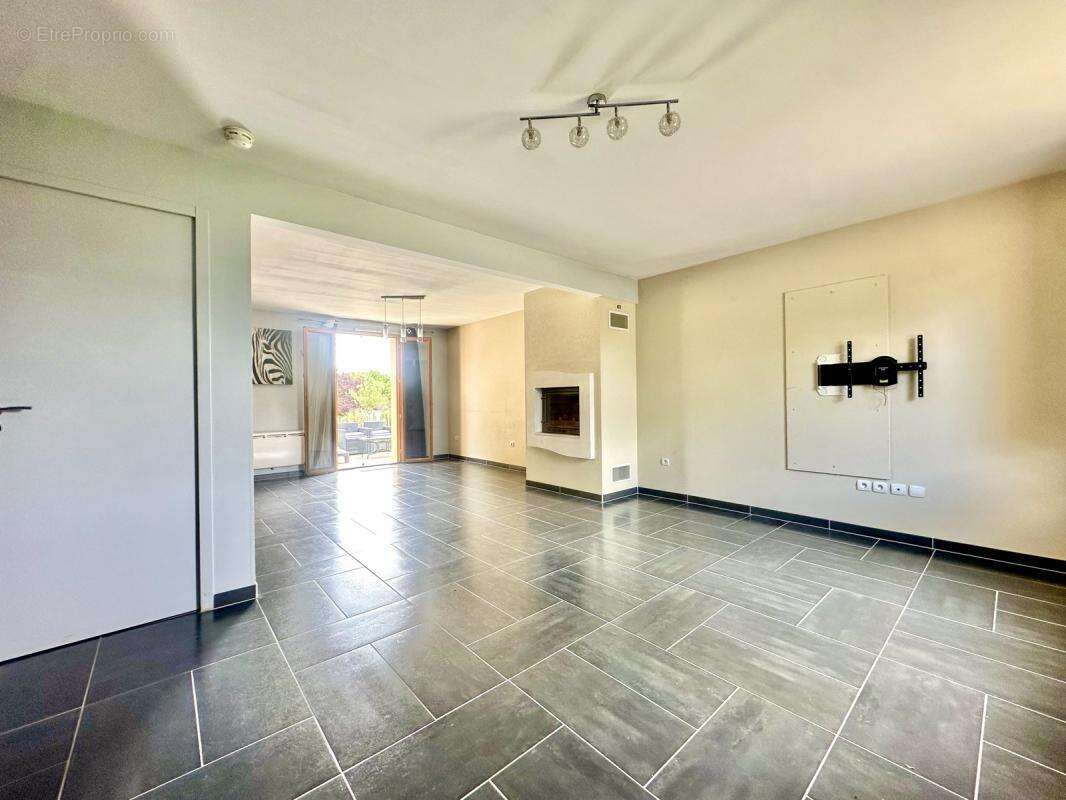 Maison à EGRISELLES-LE-BOCAGE