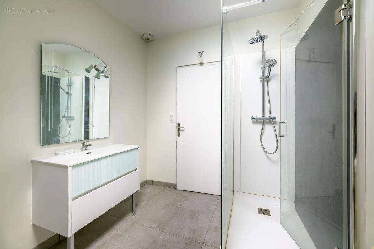 Maison de 8 pièces de 190.27 m² à Saint-Pierre-des-Corps - photo 15