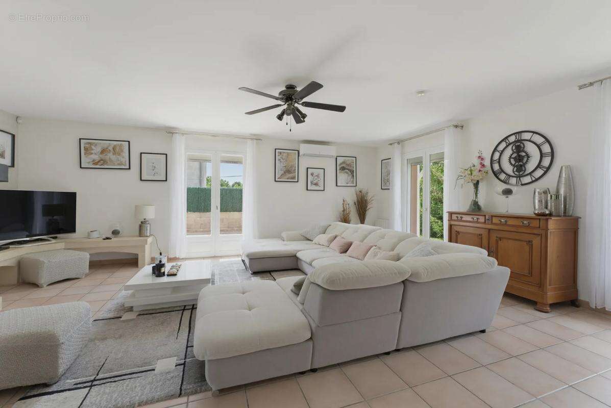 Maison de 6 pièces de 154 m² à Blésignac - photo 3