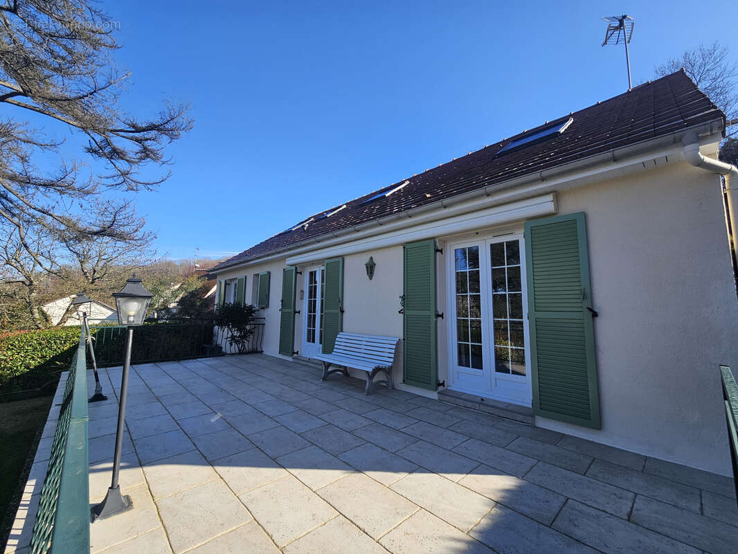 Maison à SAINT-REMY-LES-CHEVREUSE