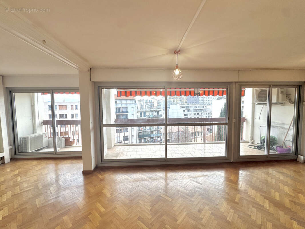 Appartement à MARSEILLE-5E
