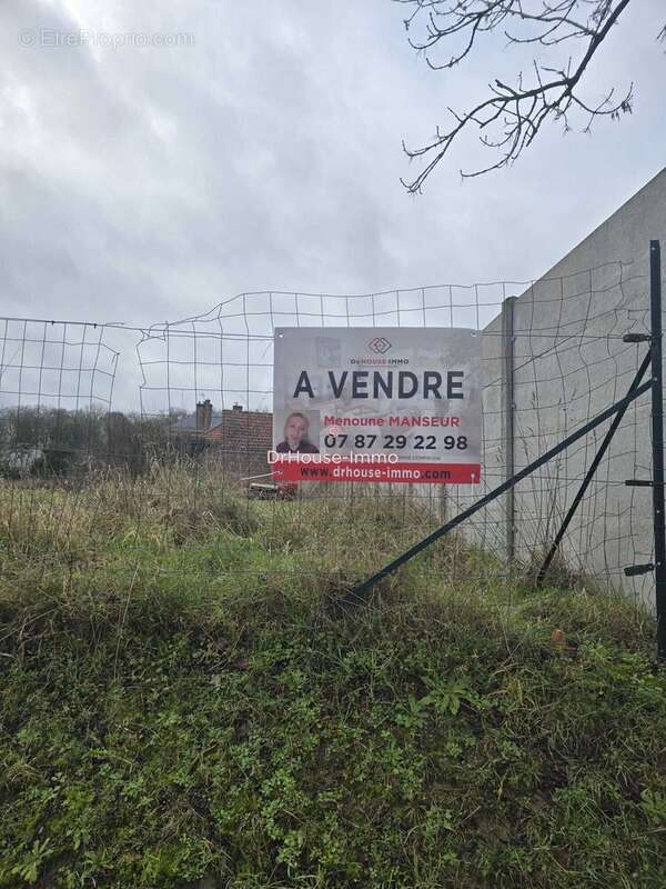 Terrain à AVRICOURT