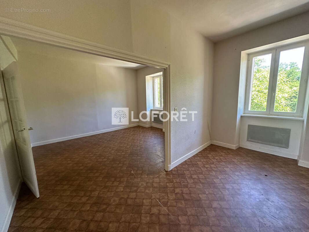 Appartement à SAINT-MARTIN-D'ESTREAUX