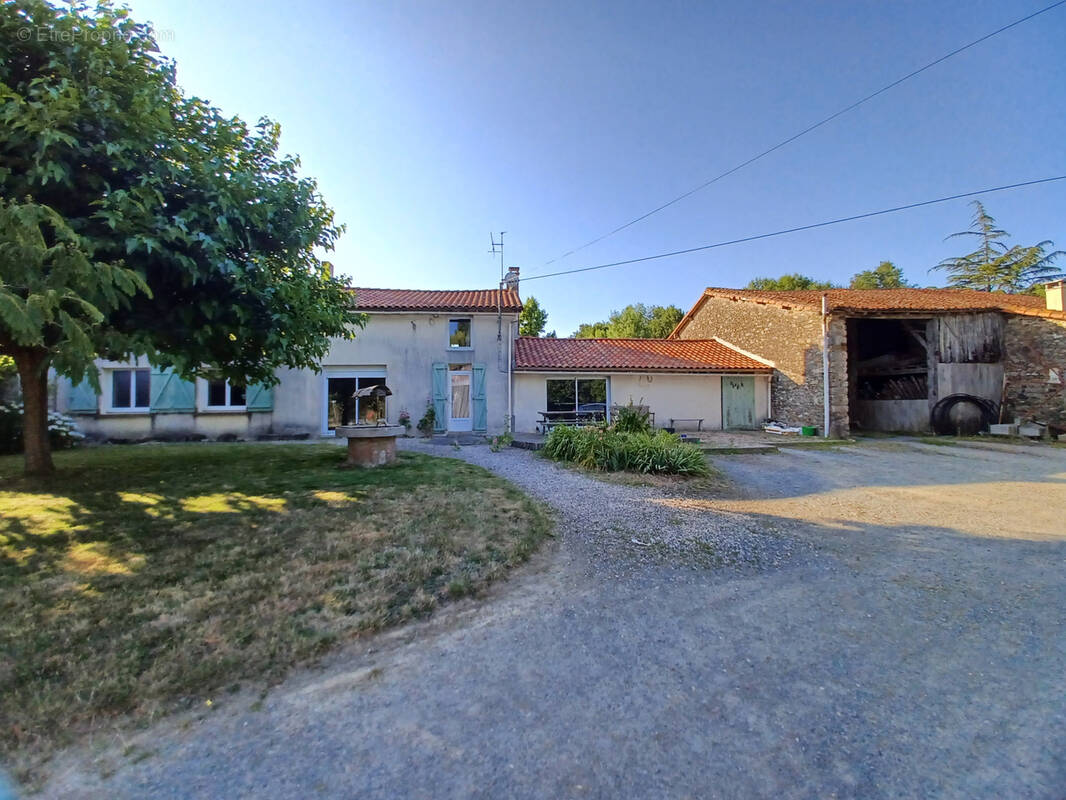Maison à COURLAY