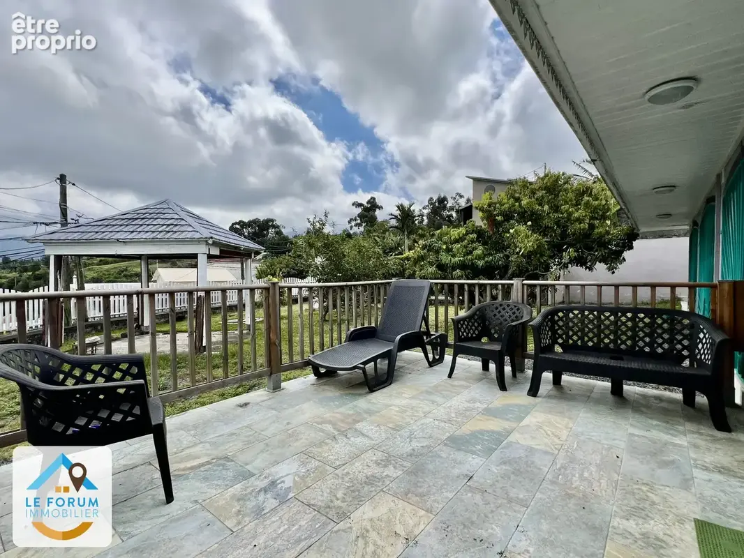 Tampon 97430 - villa f6 - beaux espaces - vue mer - grand jardin - quartier calme - photo 15