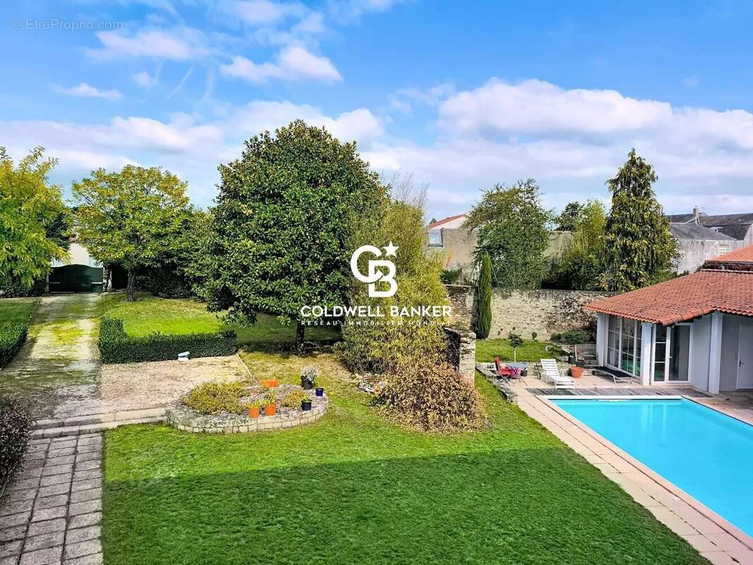 Maison à LES HERBIERS