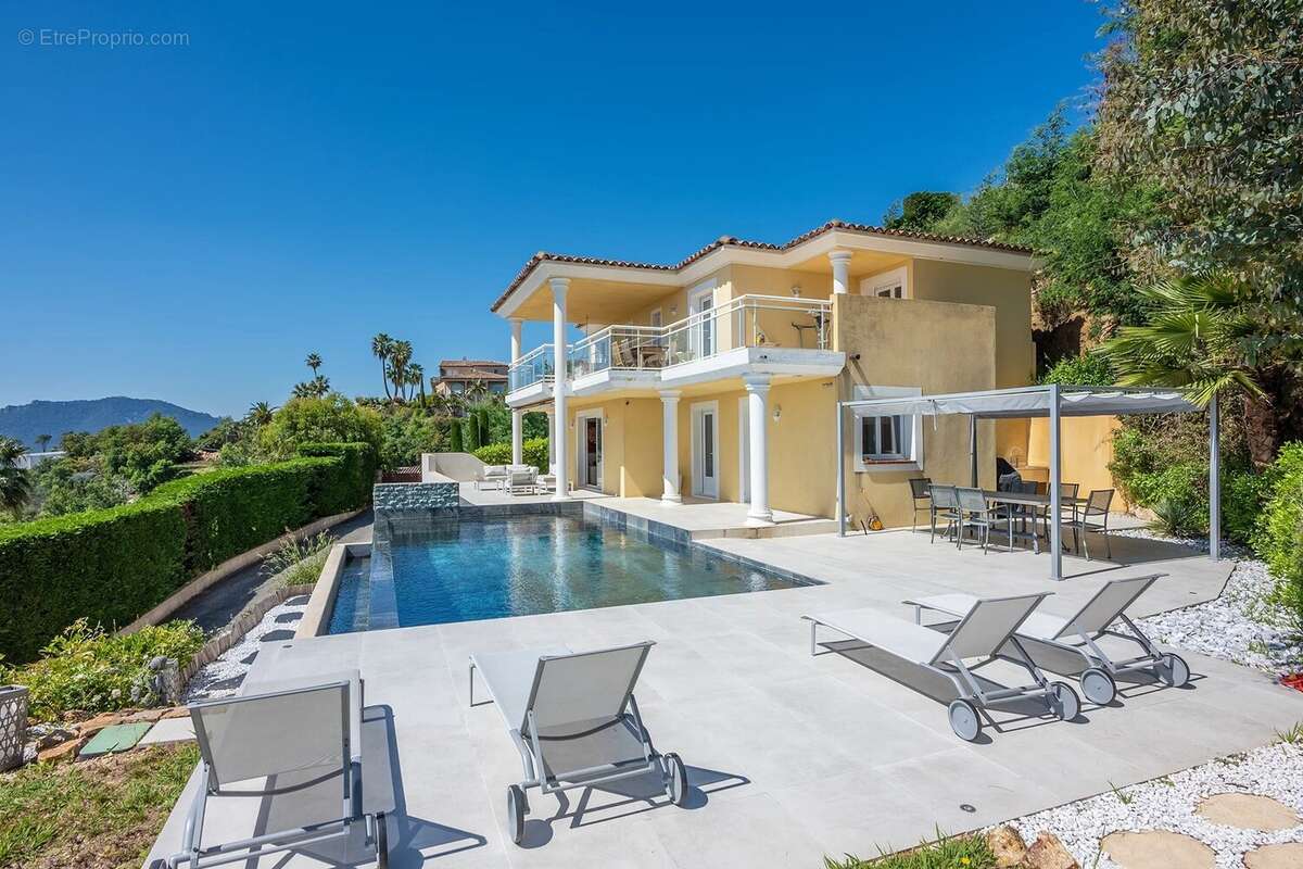 Maison à MANDELIEU-LA-NAPOULE