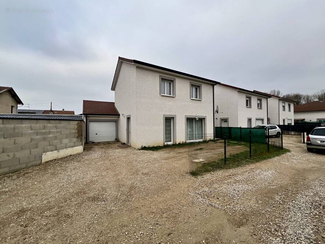 Maison à PONT-DE-CHERUY