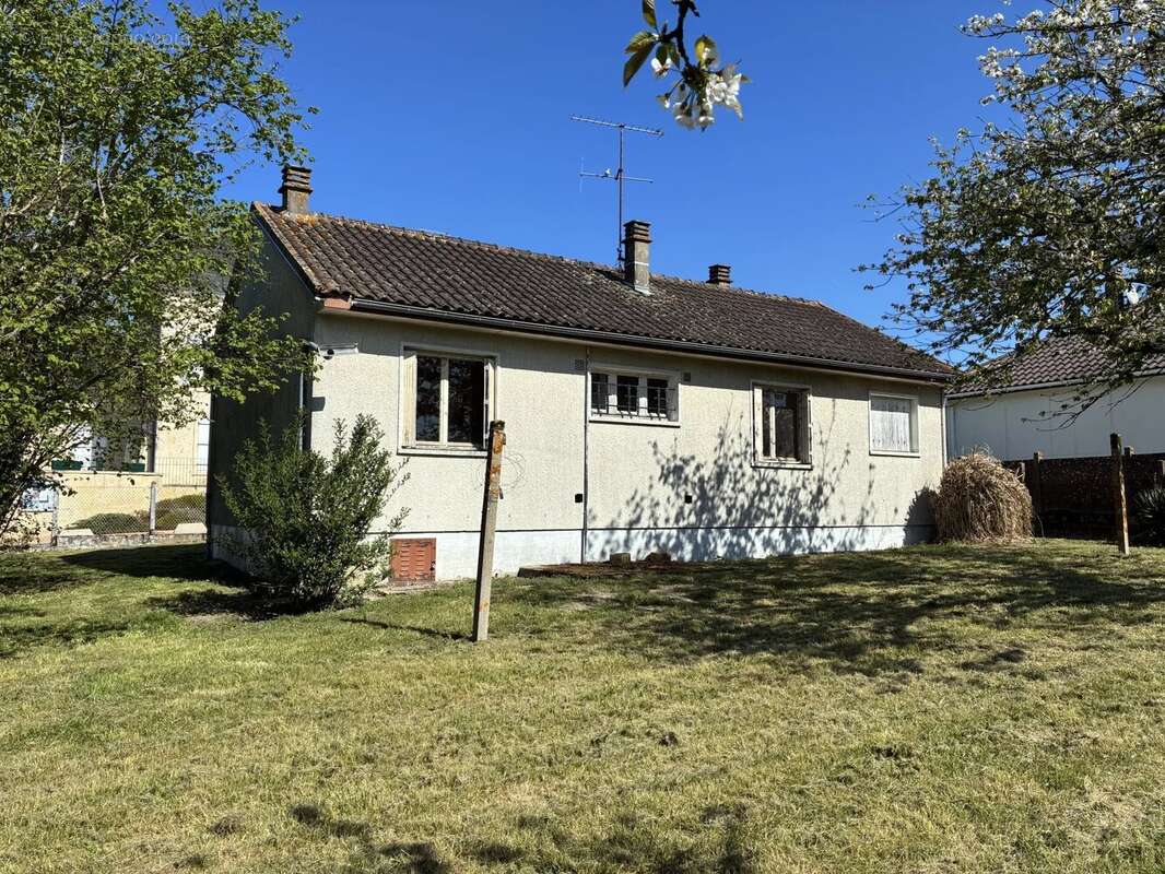 Maison à SAINT-LEOMER