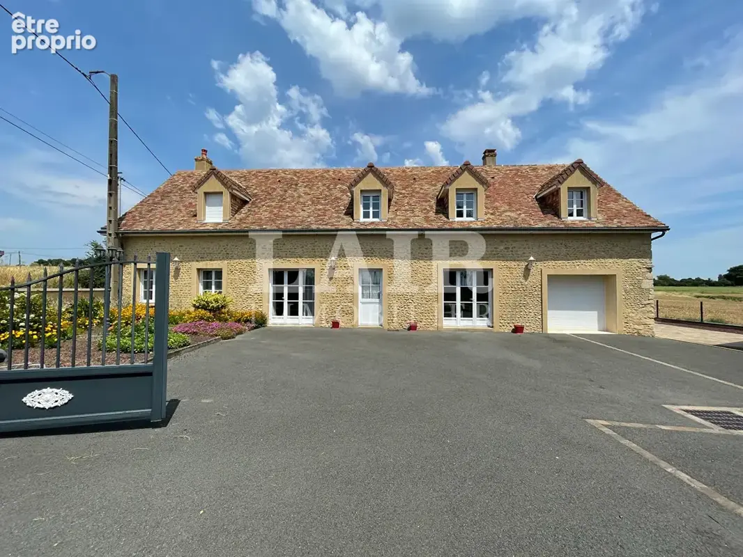 Photo Maison à Pizieux au prix de 295 000€