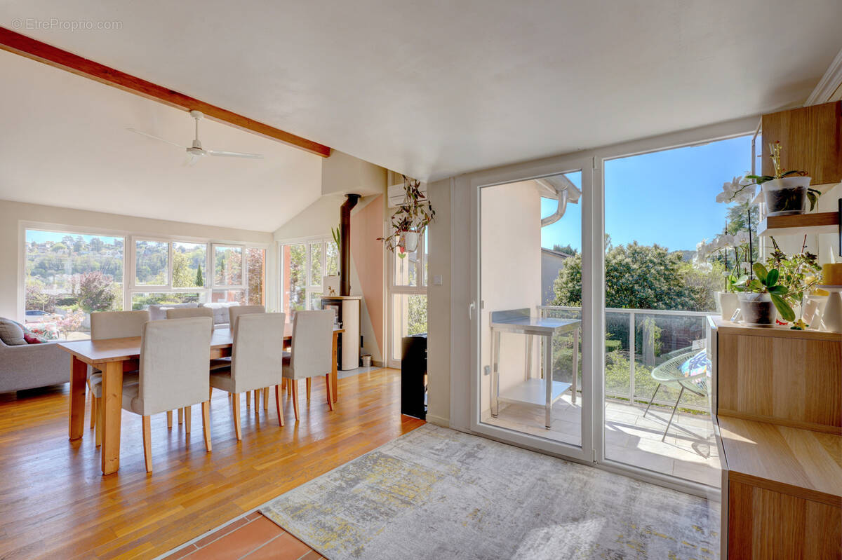 Maison à COUZON-AU-MONT-D'OR