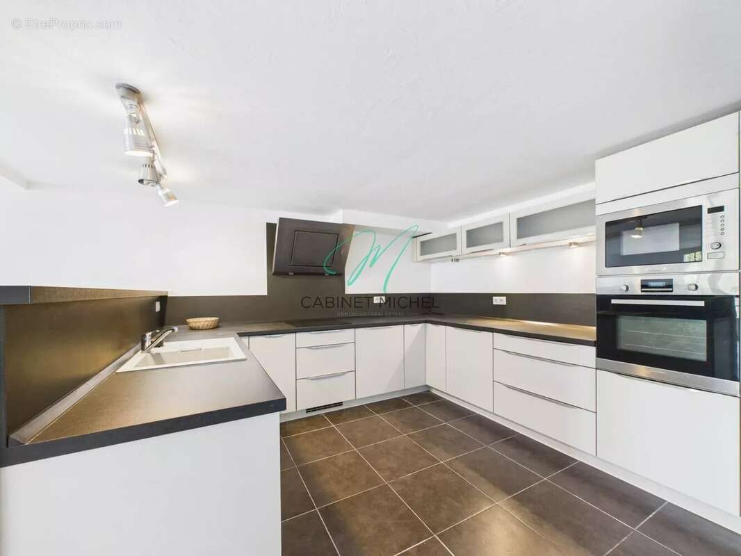 Maison à ROQUEFORT-LES-PINS