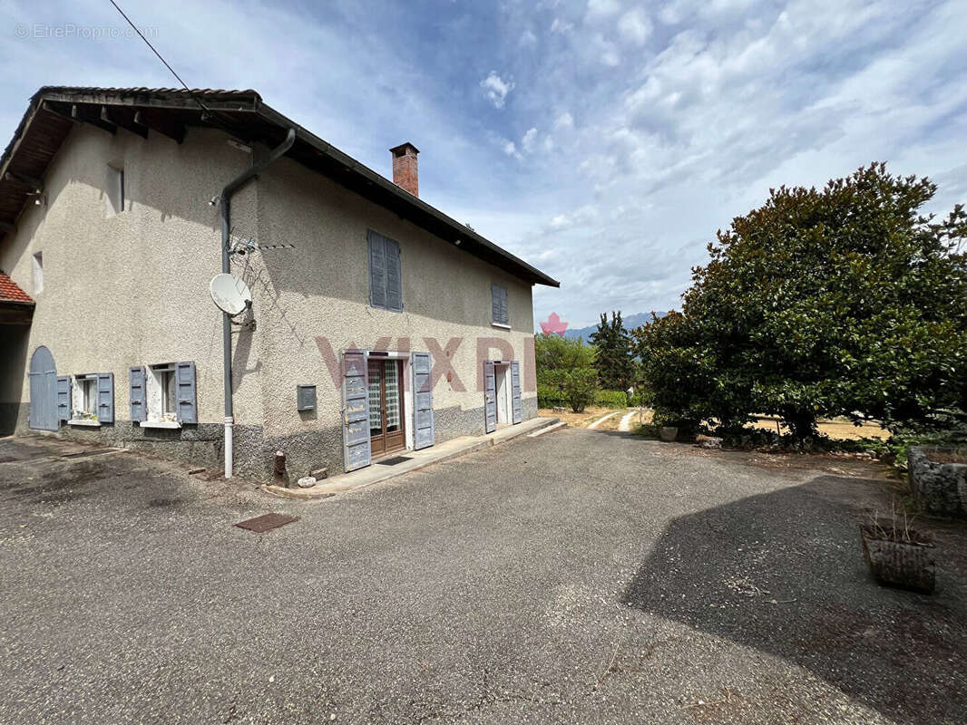 Batisse ancienne a renover - photo 11