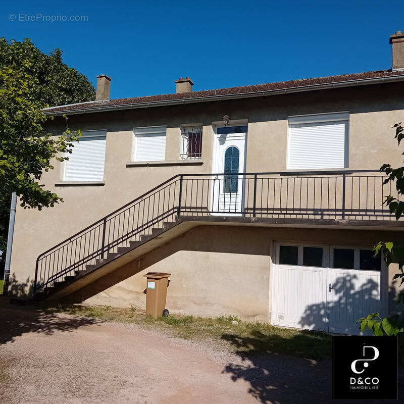 Maison à SENOZAN
