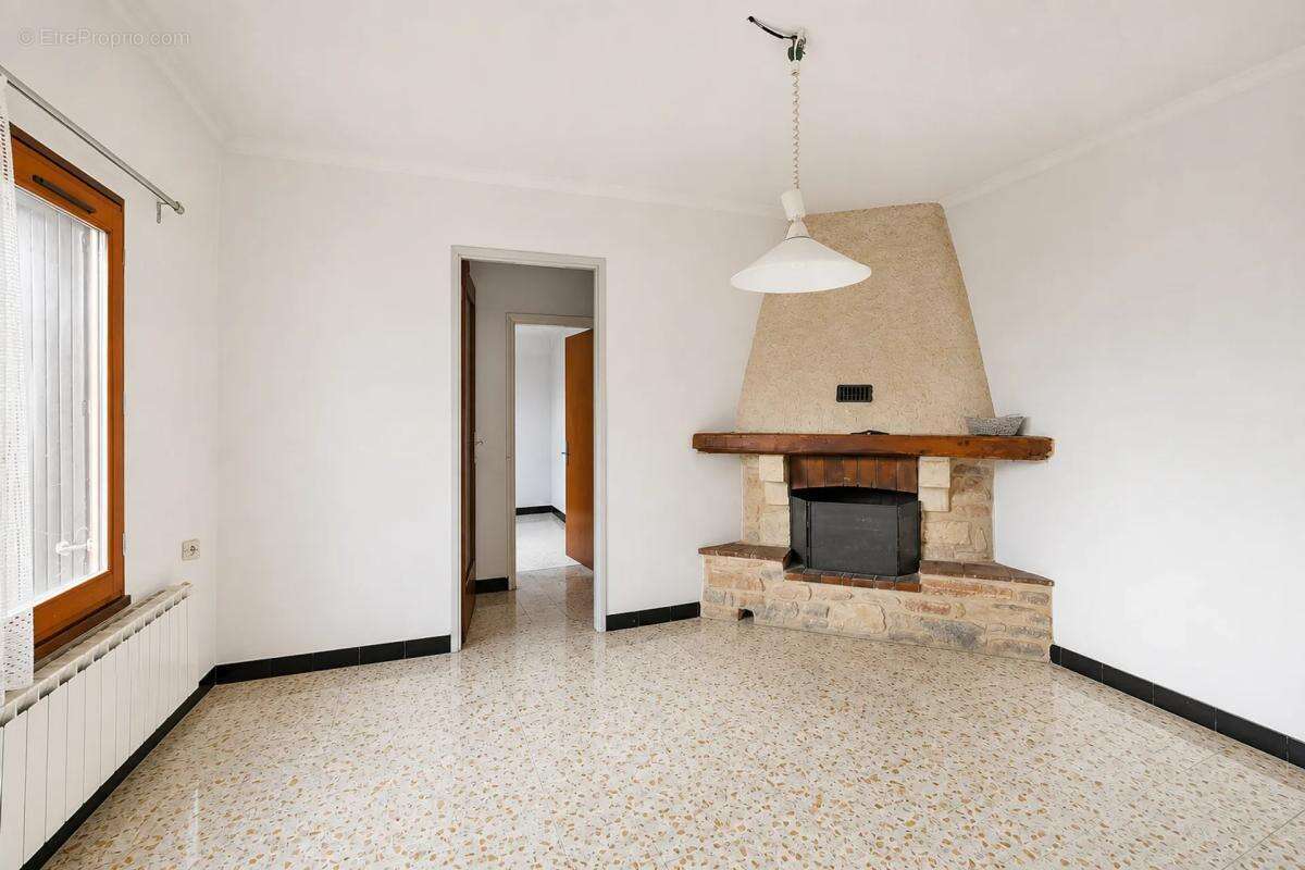 Maison individuelle à Sabran, 5 pièces, charme d'époque - photo 3
