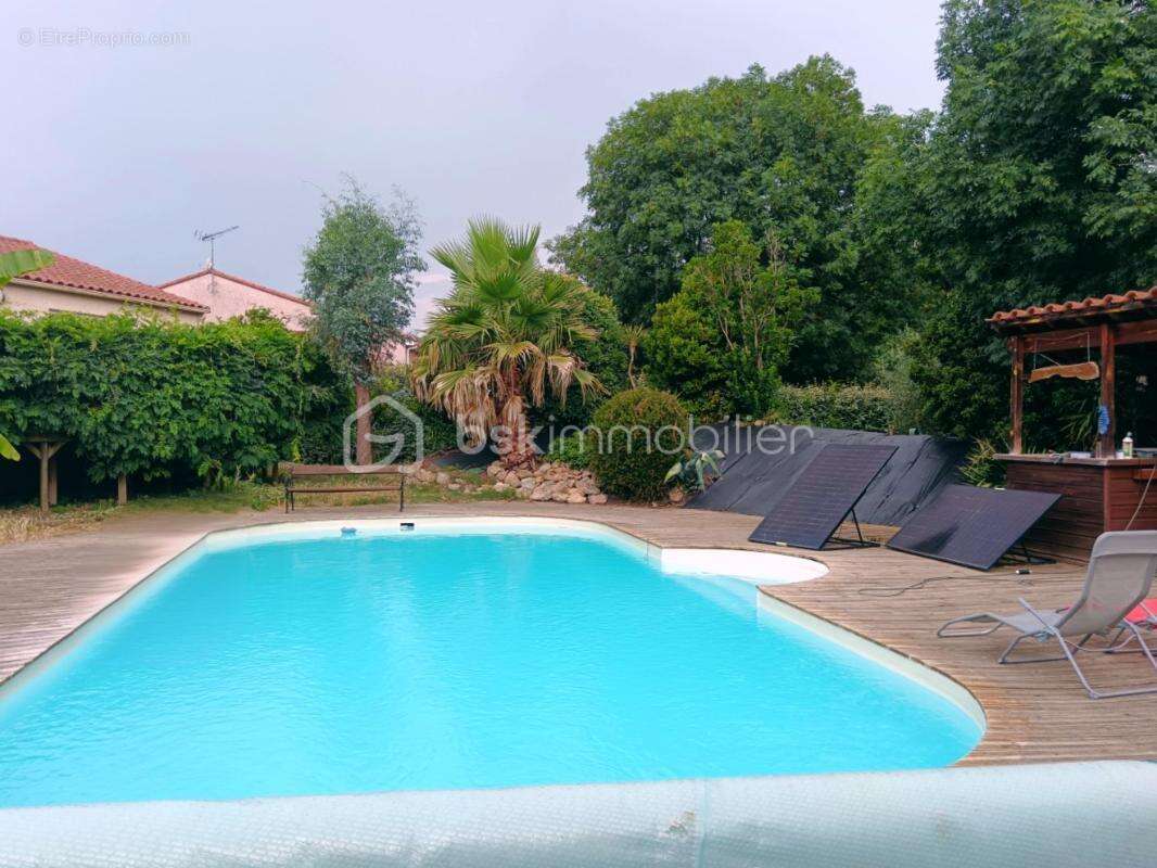Élégante maison récente avec piscine près de la ville - photo 2
