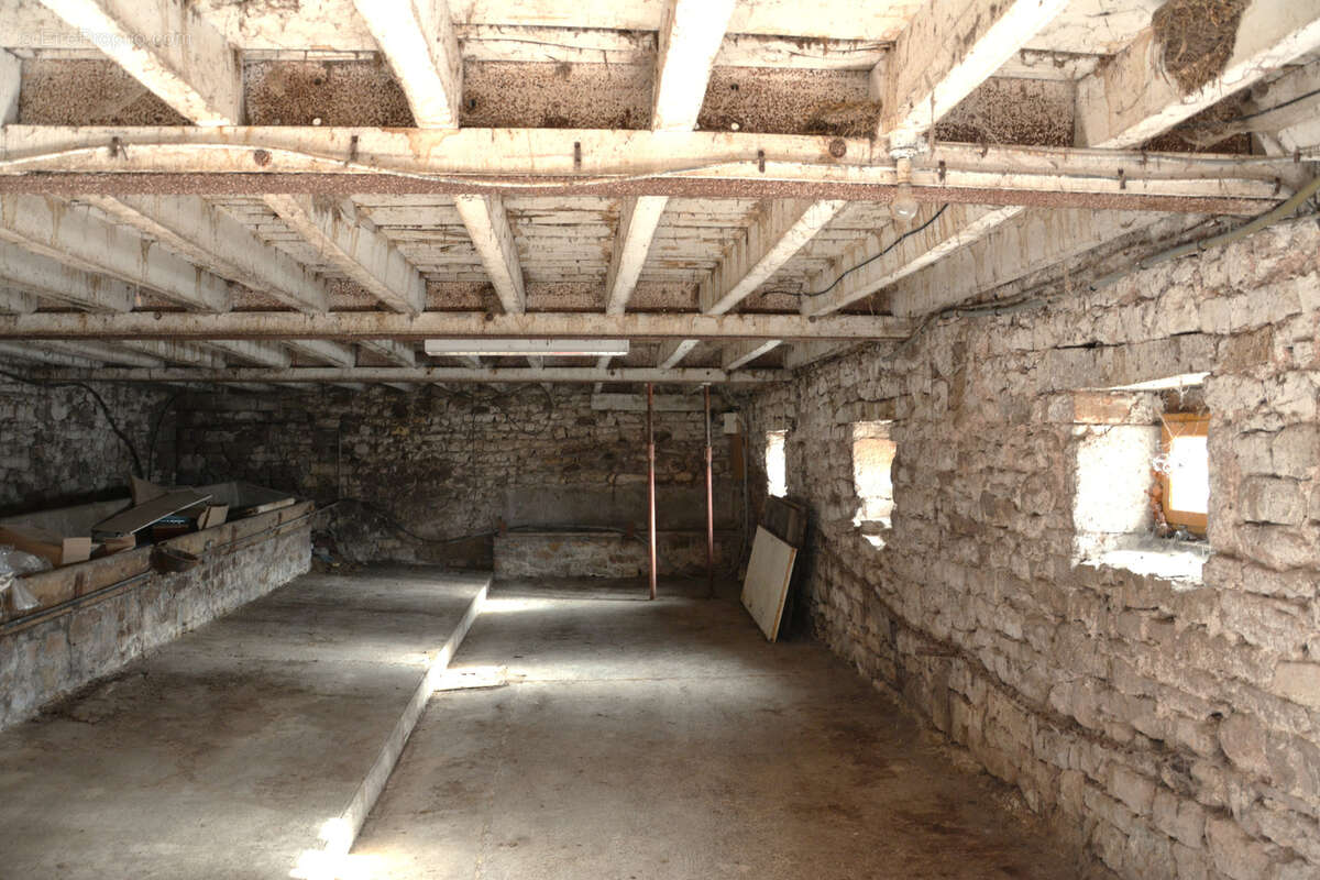 Maison à ONET-LE-CHATEAU