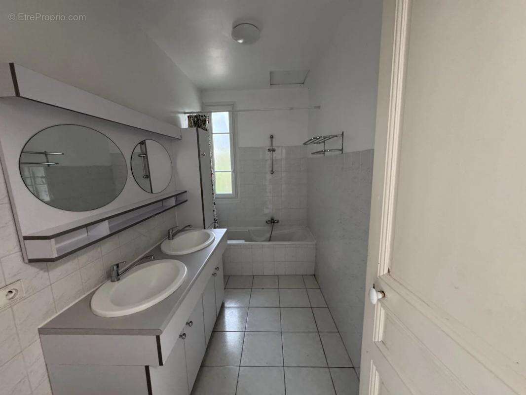 Commerce à SAINT-LAURENT-DU-VAR