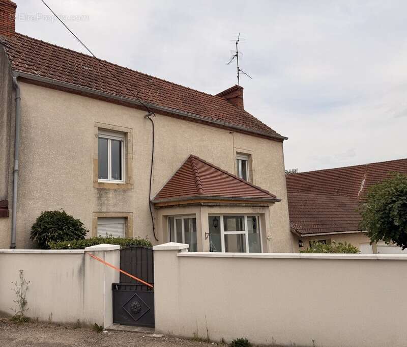 Maison à LAMARCHE-SUR-SAONE