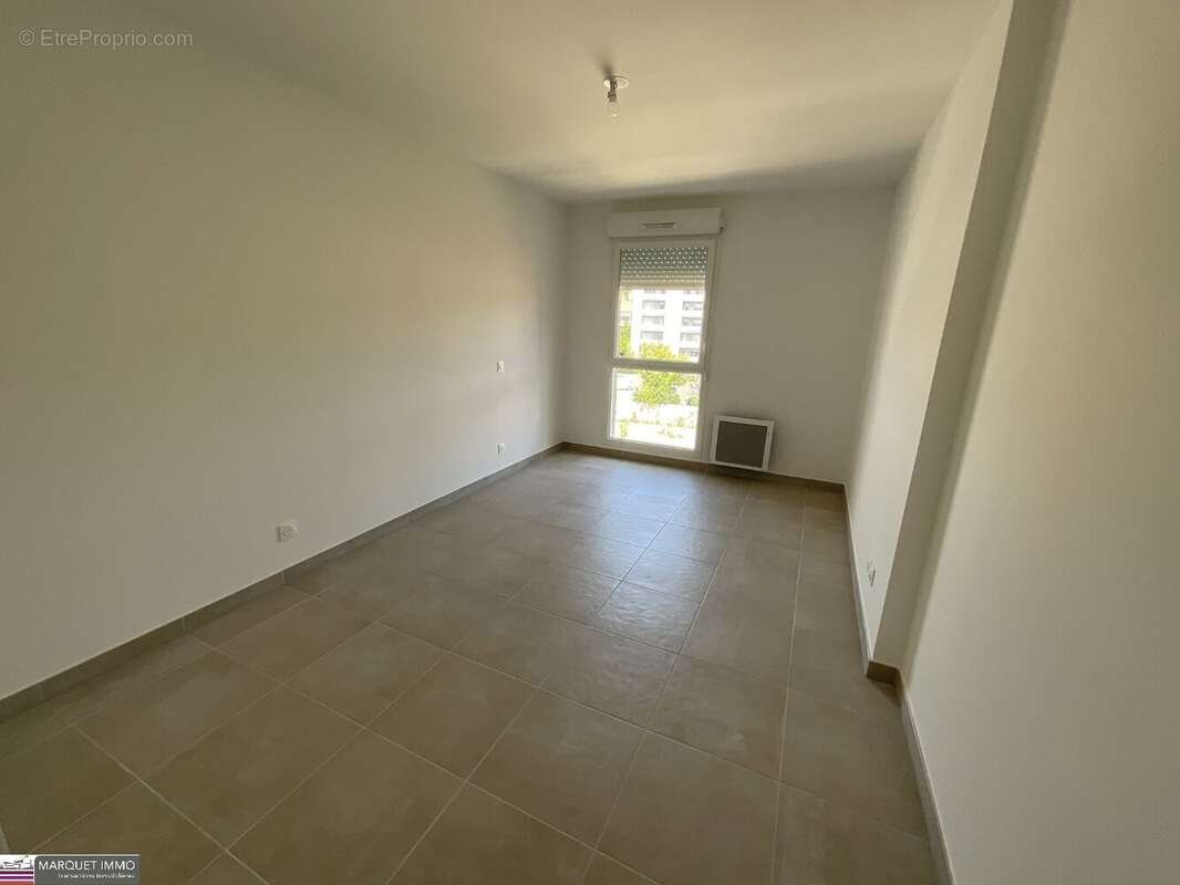 APT T4 offrant 91 m² avec terrasse 13 et 7 m² et parking au 4° étage avec ascenseur... - photo 8