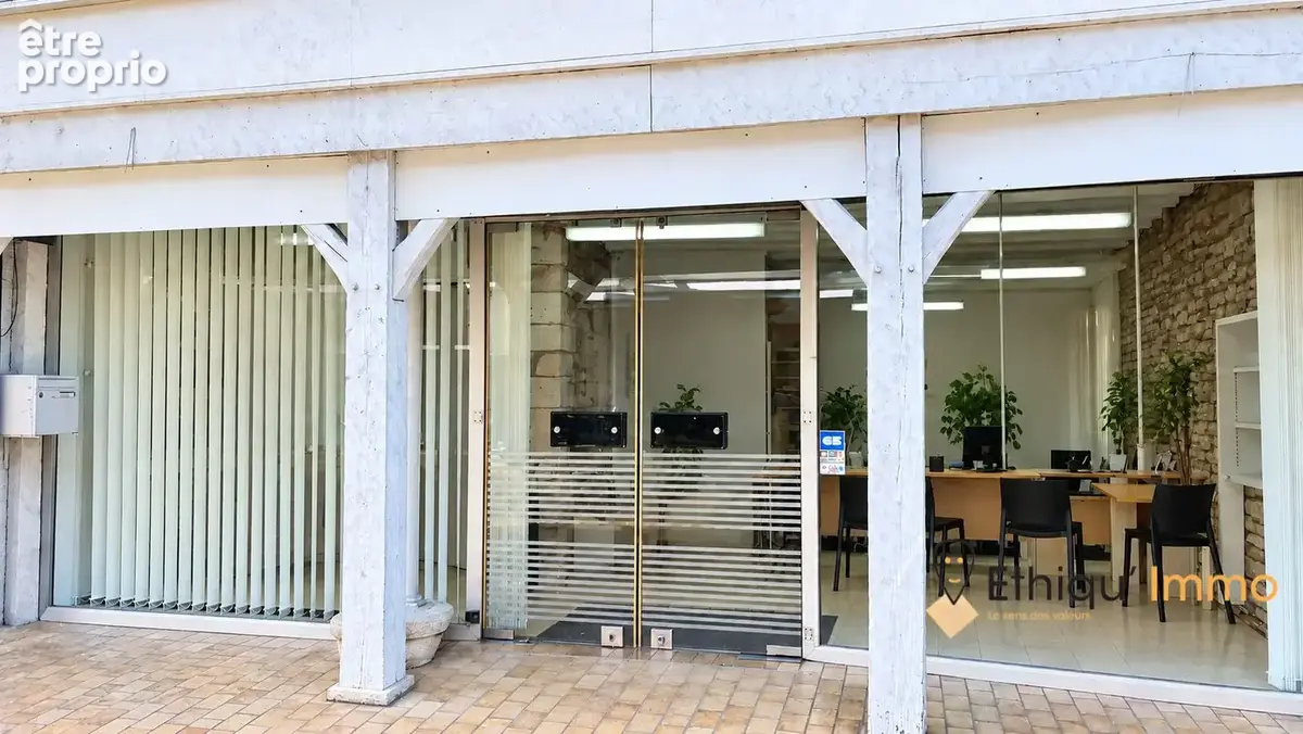 Vitrine commerce  - Appartement à BAR-SUR-AUBE