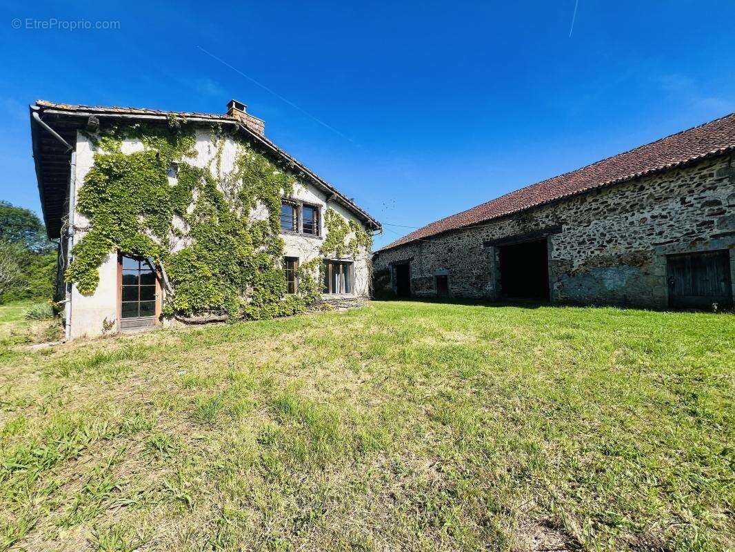 Maison 450 m² à Mezieres-Sur-Issoire  - photo 3