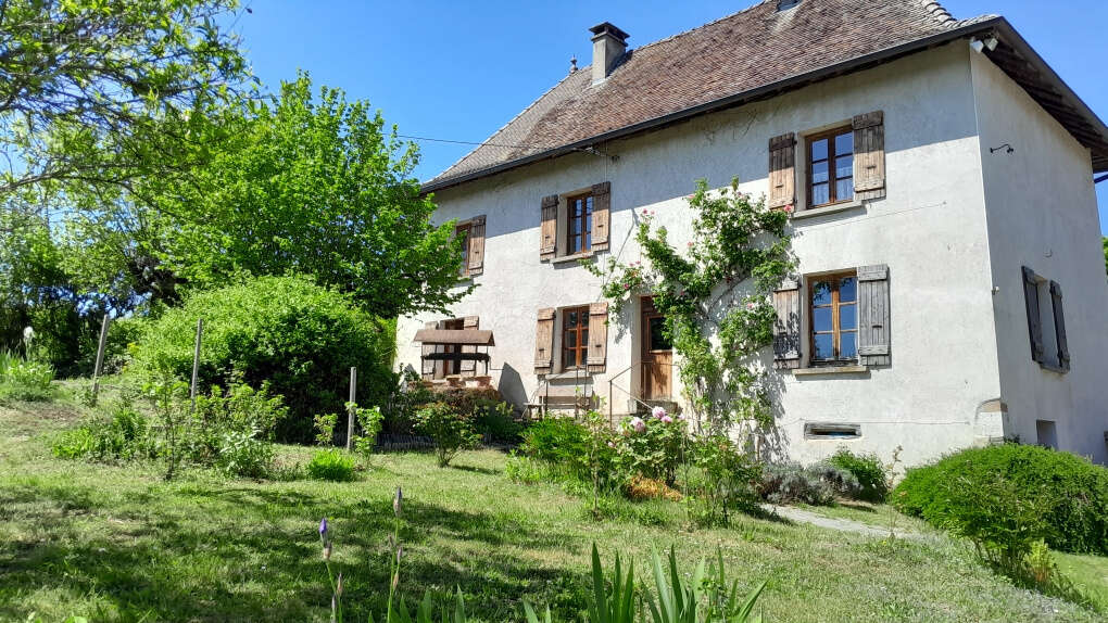 Maison à LA TOUR-DU-PIN