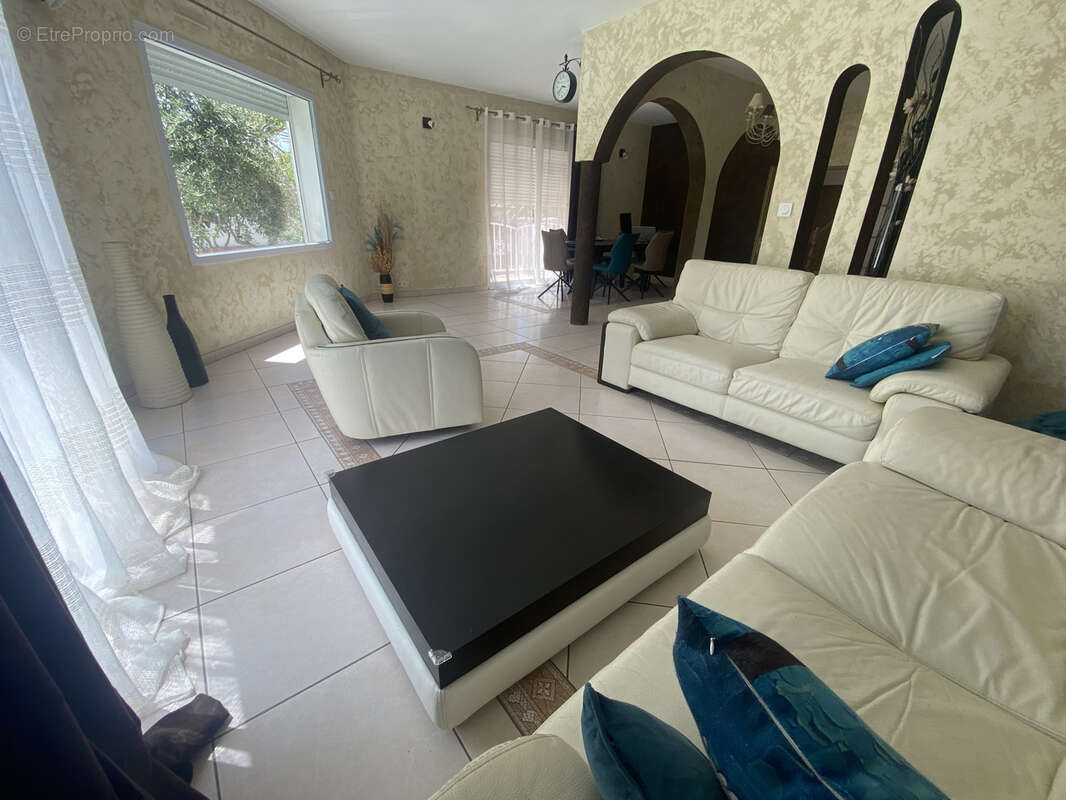 Maison à MONTELIMAR