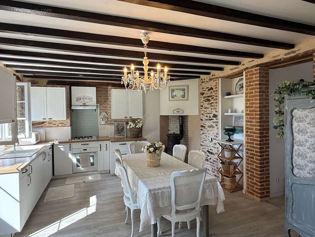 Maison à SAINT-DENIS-DE-JOUHET