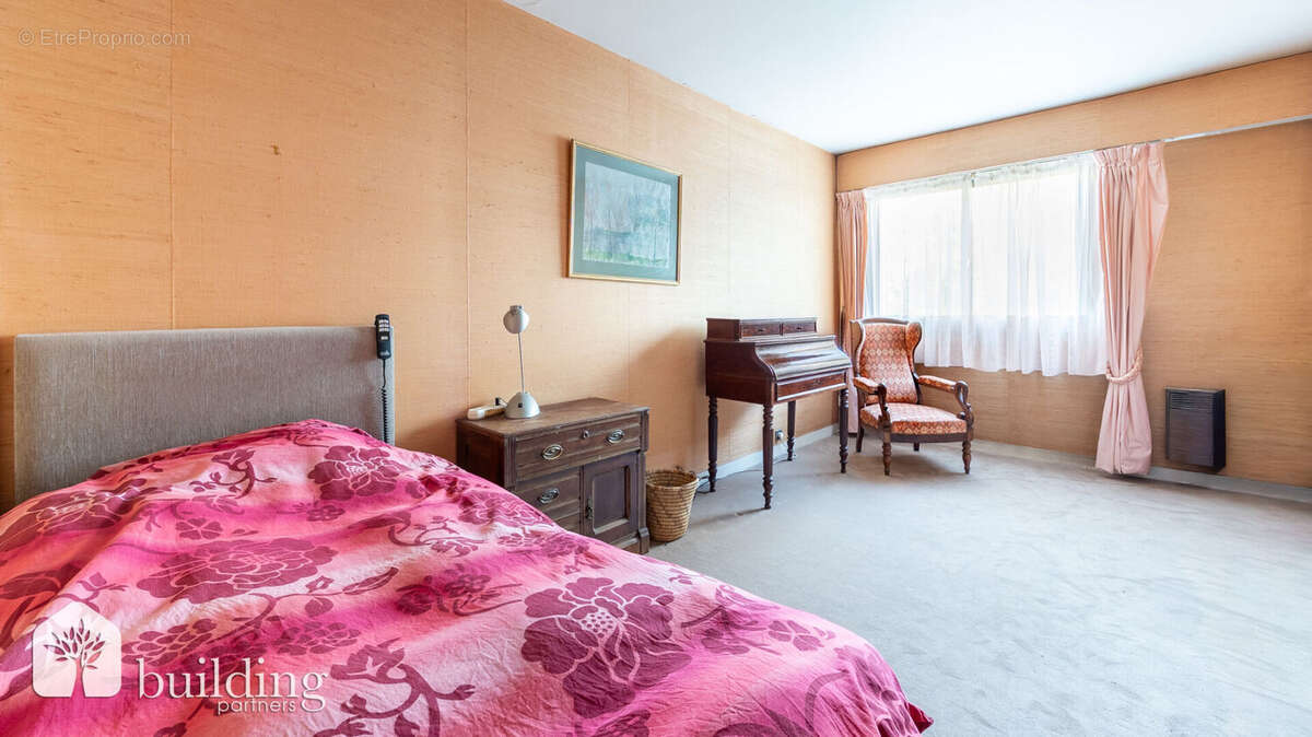 Huissiers/Poissonniers - 120m²  avec balcon - 3 chambres - photo 8