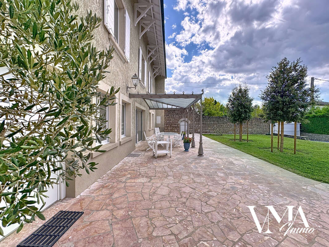 Maison à SAINT-GENIS-LAVAL