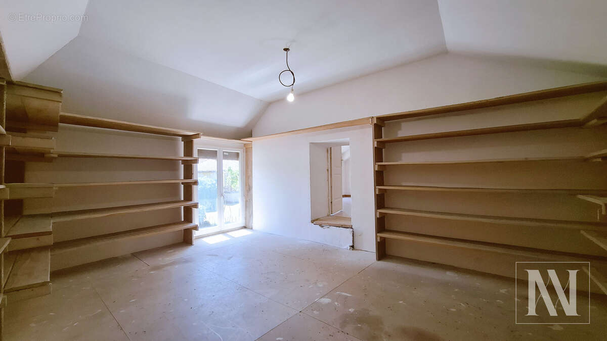Maison familiale aux beaux volumes avec fort potentiel d'aménagement - photo 18