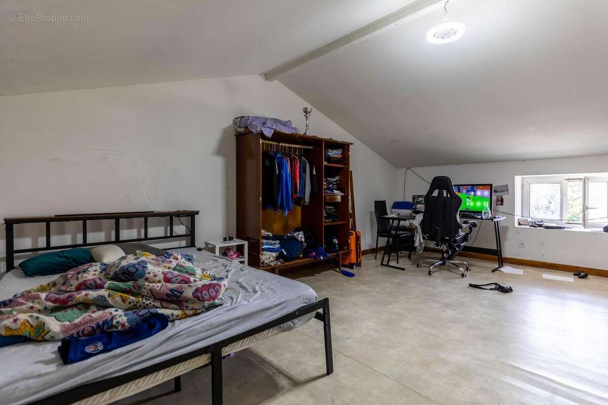 Maison 188 m² à Saint-Sornin  - photo 9