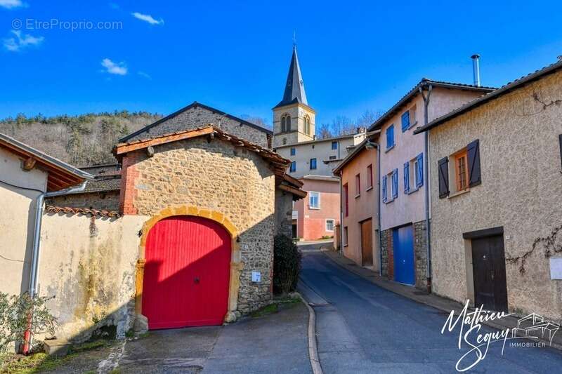 Maison à MONTROMANT