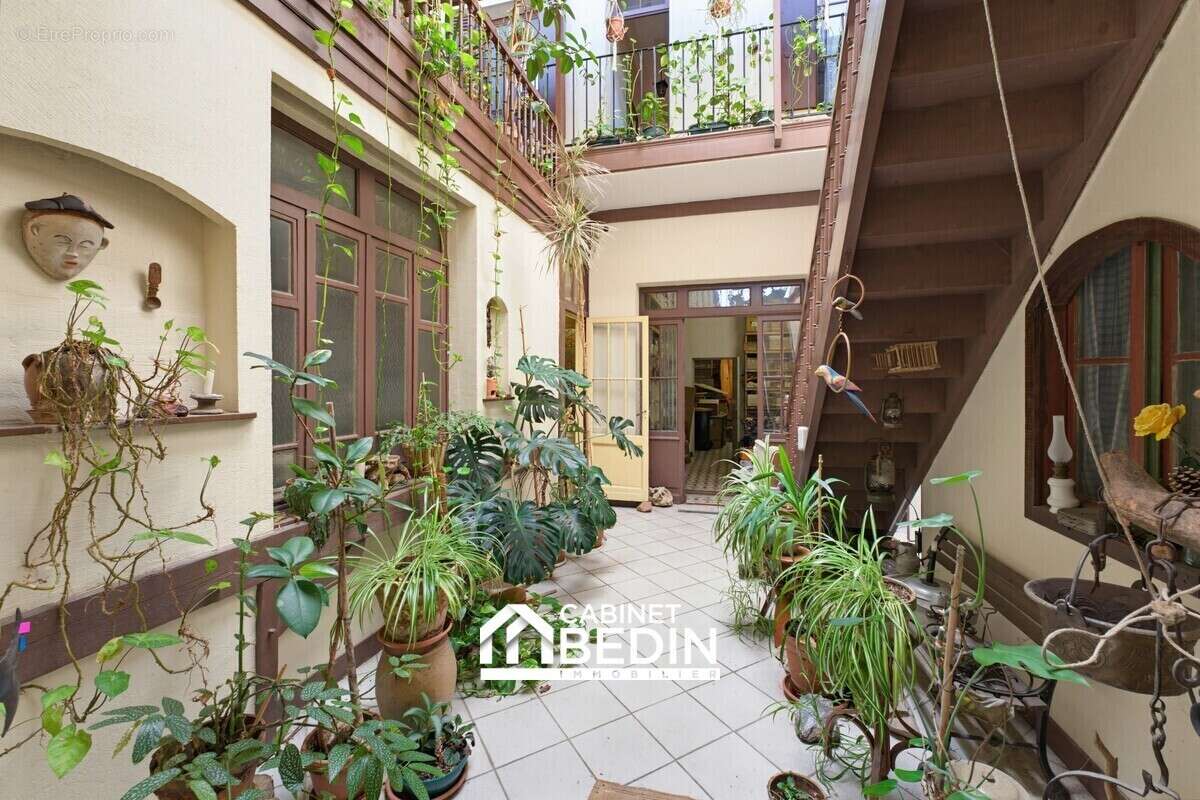 Maison 270 m² à Talence  - photo 3