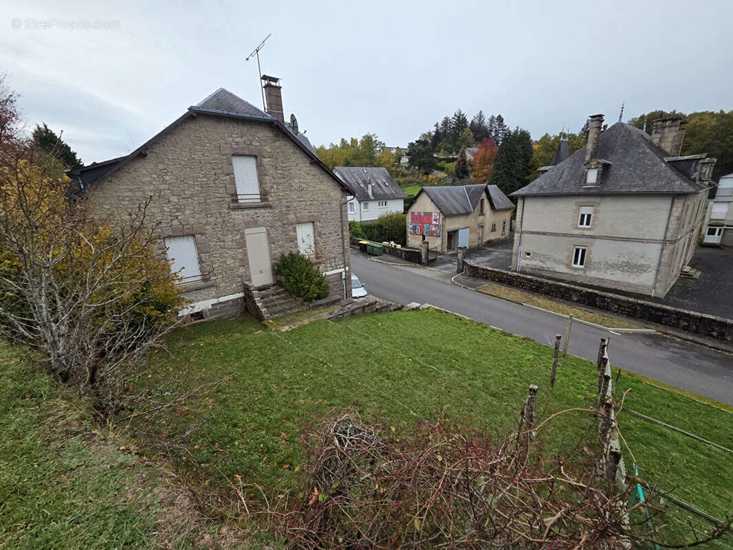 Maison à BUGEAT